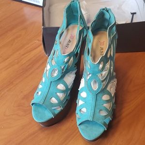 Chett High heel shoes